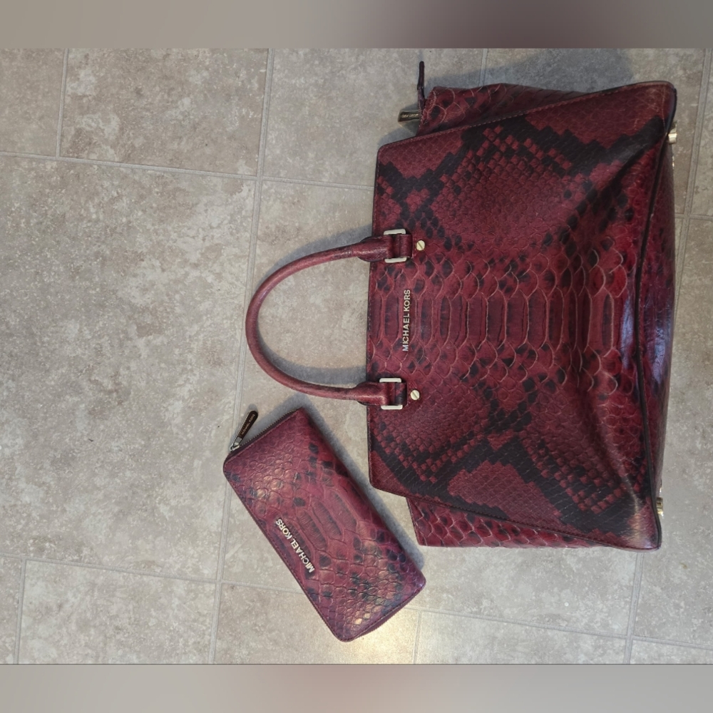Michael Kors Cinnabar Anaconda Selma Large Leather Purse/Detach Strap W/Wallet